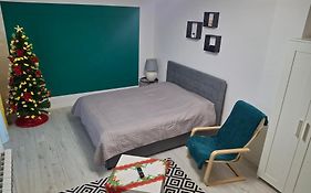 Studio F13
